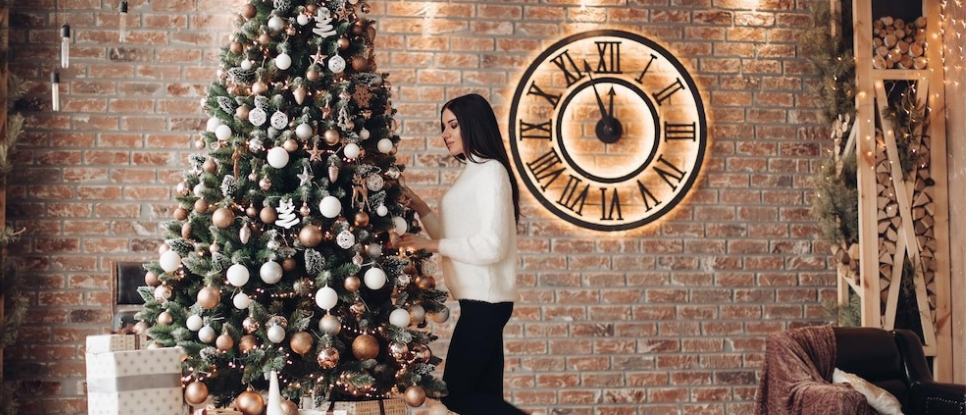 How to Decorate a Christmas Tree?